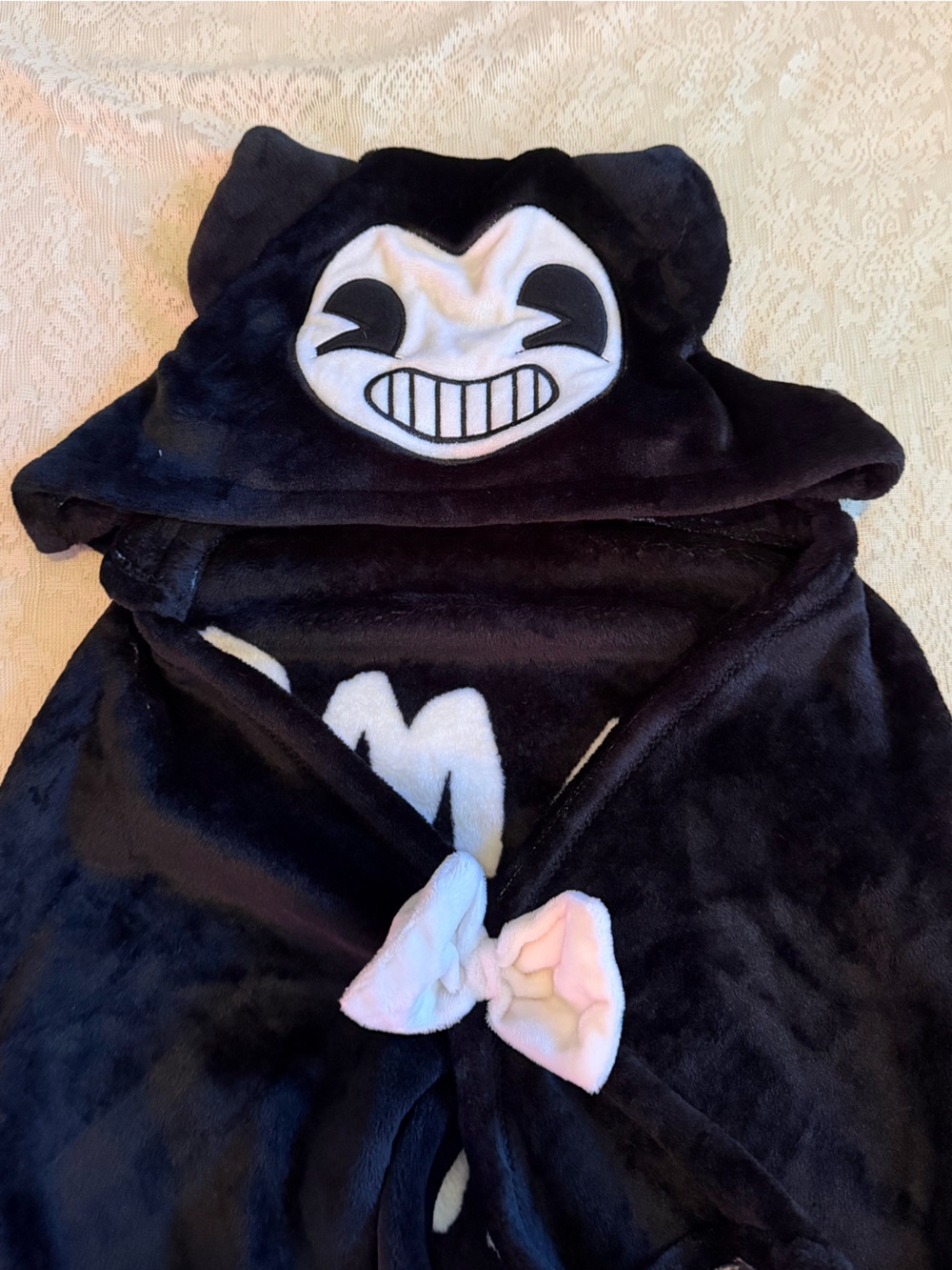 Mad Engine Bendy and the ink machine hooded plush blanket throw - Picture 4 of 11
